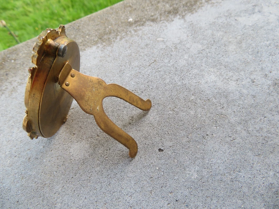 ancien petit cadre photo en bronze et laiton à posé 7.9 cm - Photo 4/4
