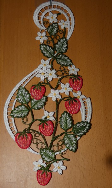 Fensterbild Fensterdeko Erdbeeren Inklusive Saughaken Plauener Stickerei®-image