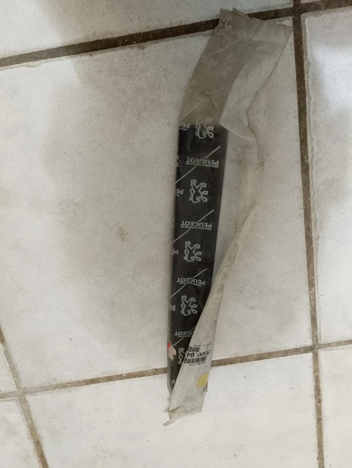 Canal guía junta cristal ventana delantera peugeot 406 original 9300.84 Foto 2 de 3