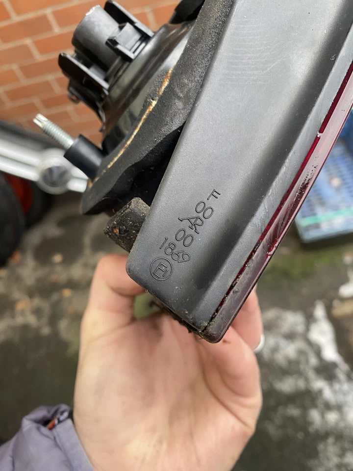 Volkswagen Golf Plus 2006 NS Passenger Side Rear Inner Taillight 5M0945093K - Image 3 of 4