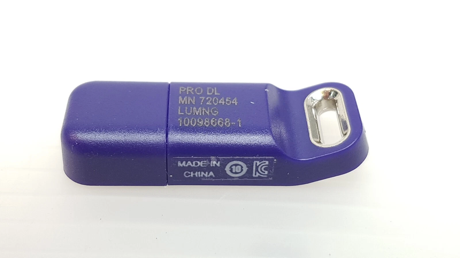 Reverse of the KT-20117000 USB key, engraved PRO DL, with Made in China marking
