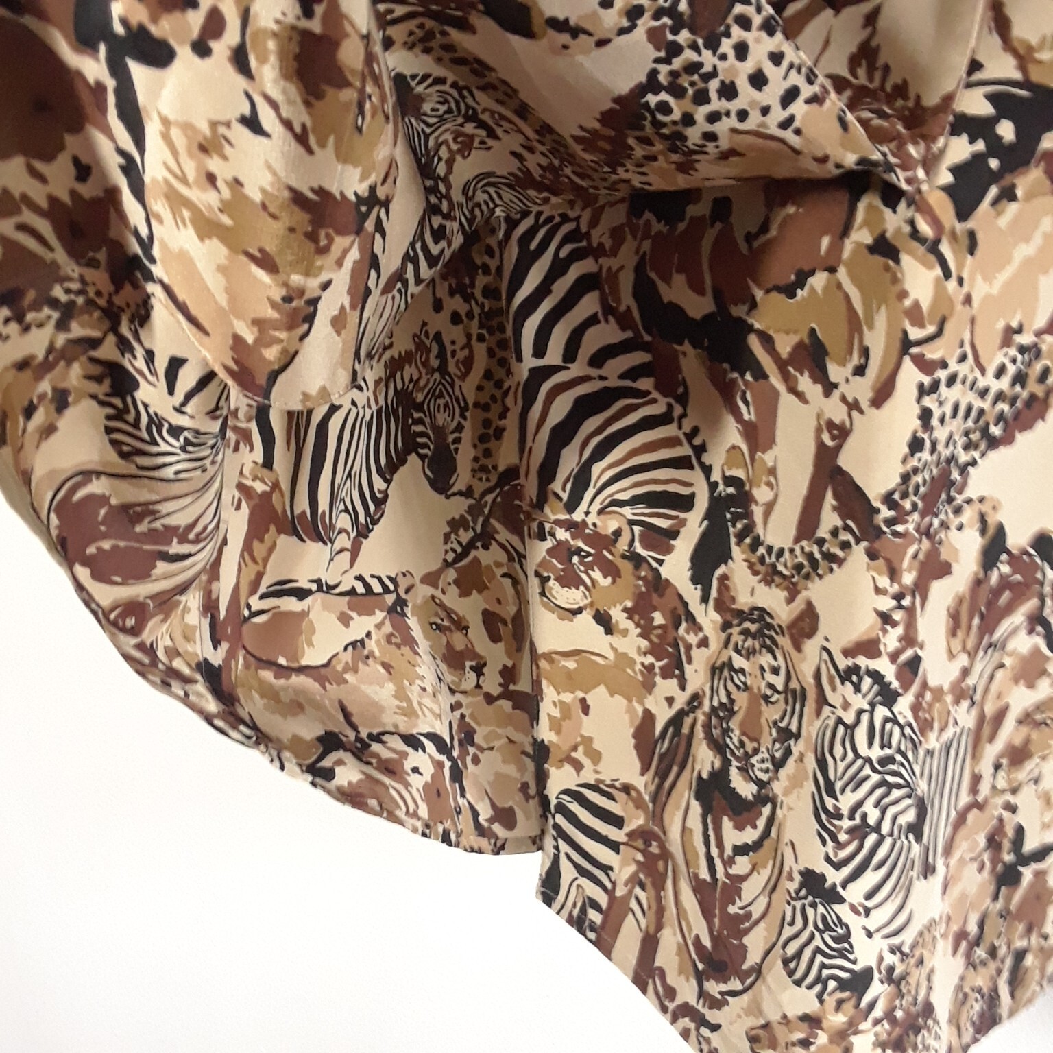 VTG 100 Silk Novelty Animal Blouse Top size 6, VGUC 90s Power Career
