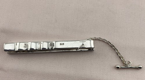 Sterling Silver Men’s Tie Bar With Safety Chain. - Picture 2 of 4