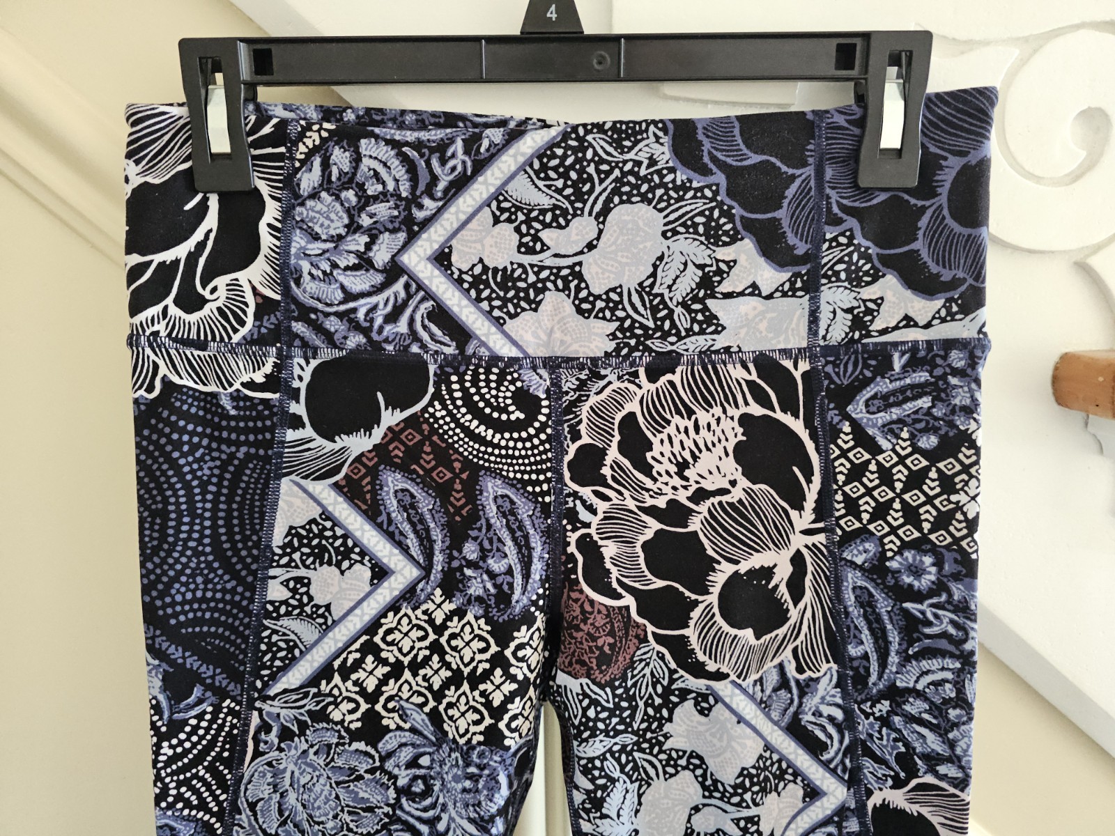 EUC ATHLETA Patchwork Salutations 7/8 Leggings Na… - image 5