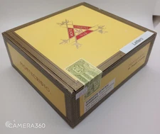 Montecristo Double Corona Empty Cigar Box 25 Count Yellow Brown Spanish Cedar