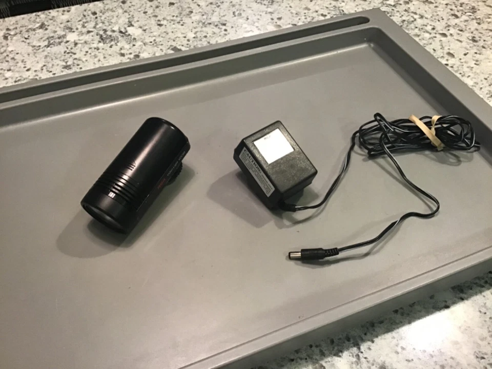 Luz de video RCA vintage VDC88 con cargador. Sin batería y el artículo SIN PROBAR Foto 4 de 4