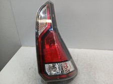 Feu arrière Nissan SERENA