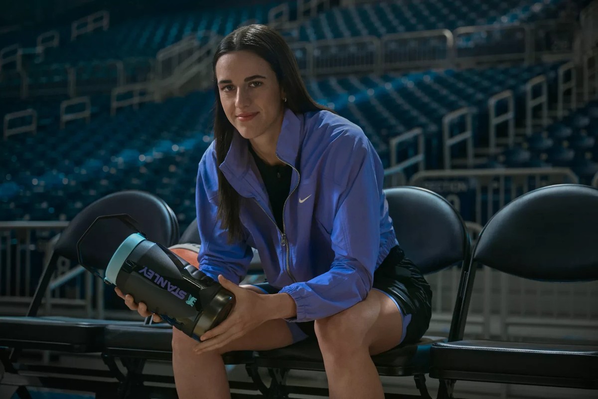 Limited Stanley 1913 x Caitlin Clark 64 oz. IceFlow™ Flip Straw