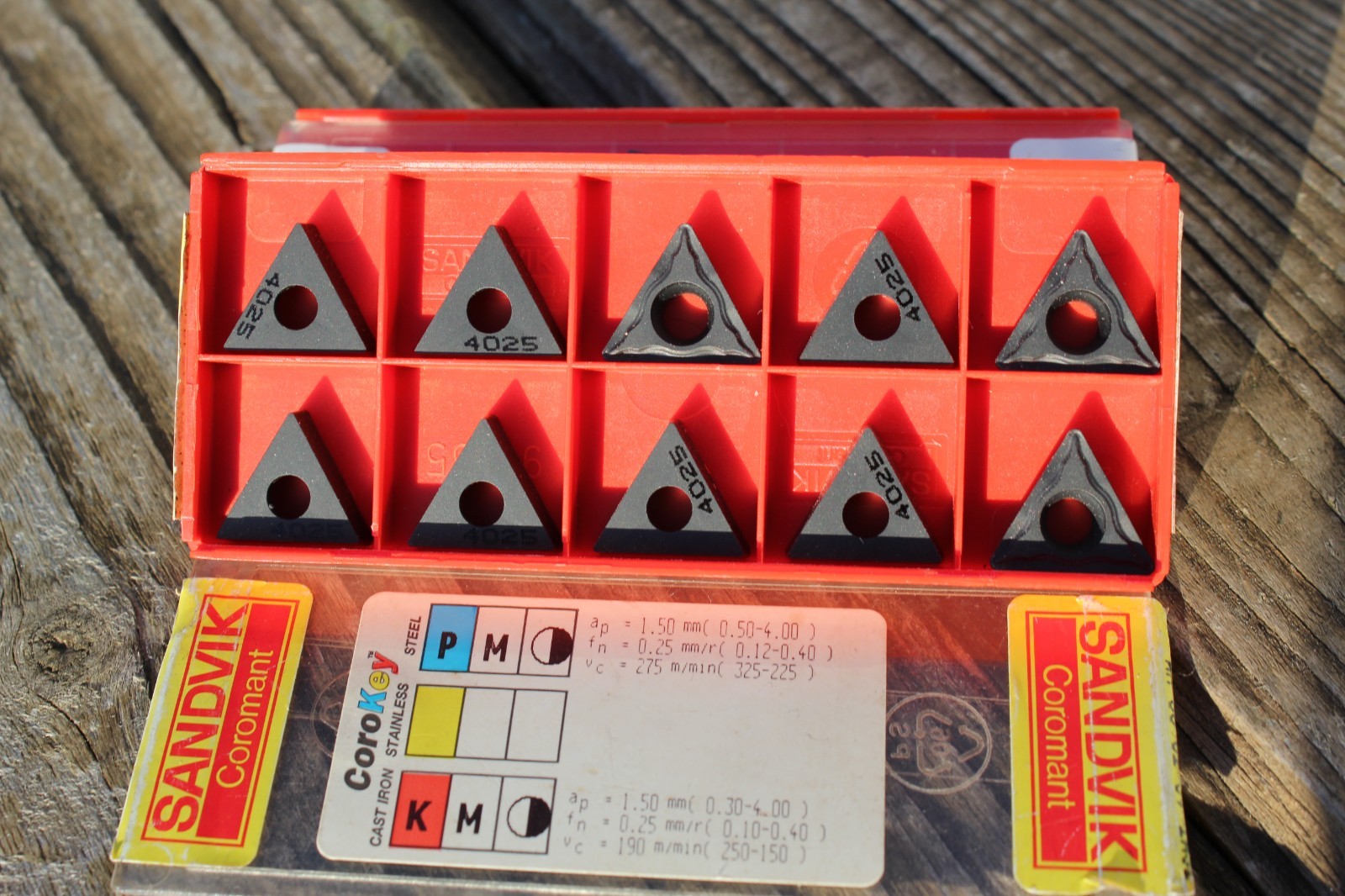Insert carbure Sandvik TCMT160308-UM nuance 4025 de haute précision