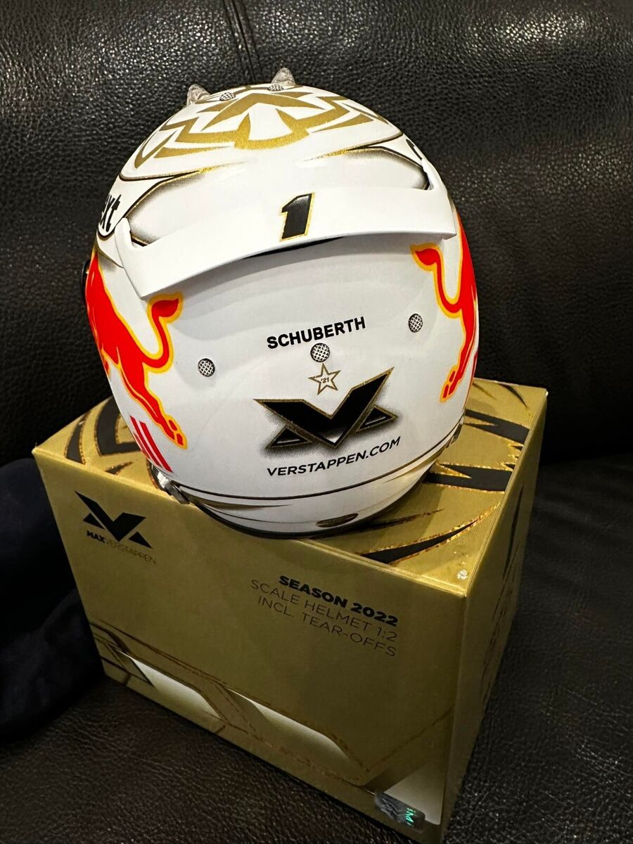 Max Verstappen signed model helmet 2022 GP. Scale 1/2. RARE Max Verstappen signed model helmet 2022 GP. Scale 1/2. RARE