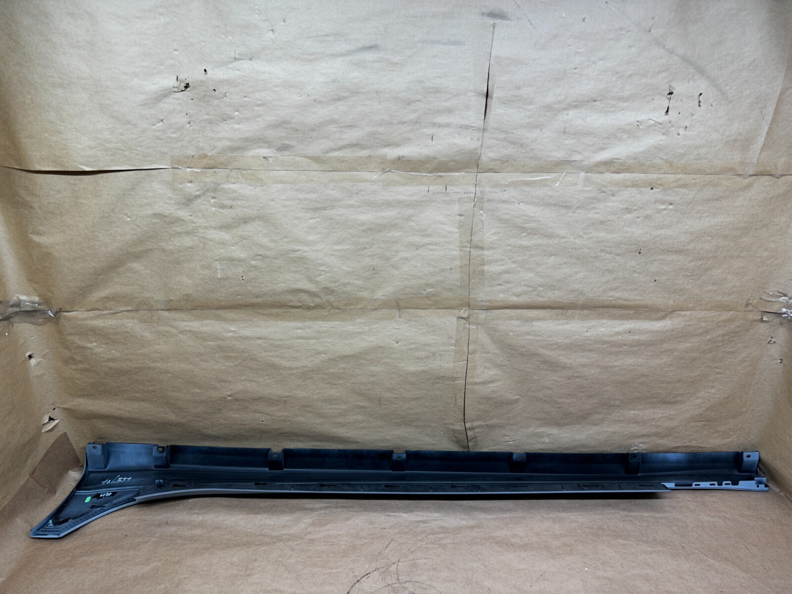 14-17 Maserati Ghibli Right Passenger Side Rocker Skirt Molding Trim Panel OEM