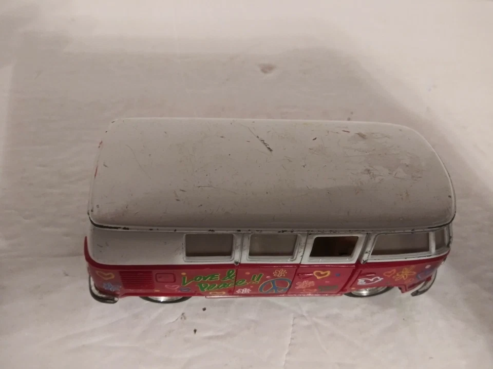 Kinsmart Diecast 1962 Volkswagen Classical Hippie Bus - Image 4 of 4