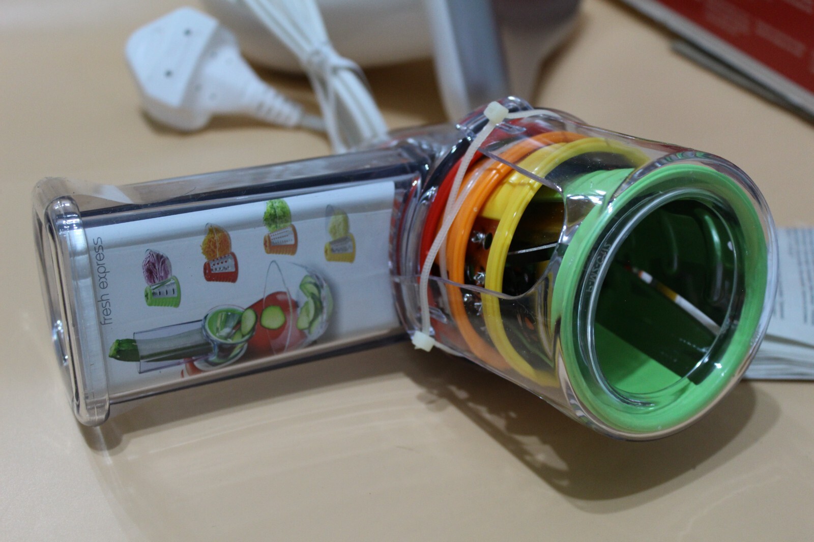 * NEW * Rare Tefal Fresh Express 4 in 1 Electric Food Grater Processor