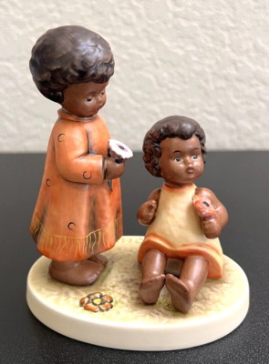Hummel # 022  Hum 628 UNICEF  ''Gentle Fellowship''   Limited Edition  TMK 7 NEW!