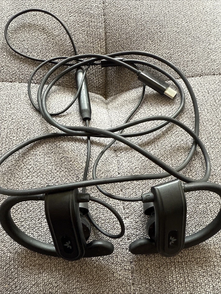 Avantree L171 - Lightning Wired Earbuds with Microphone & in-Line Volume - Image 2 of 4