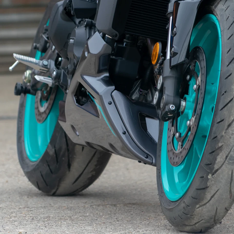 Spoiler De Carénage Pyramid Belly Pan Cyan Nuit Yamaha MT-09 2024 - 2025 - Photo 3/4