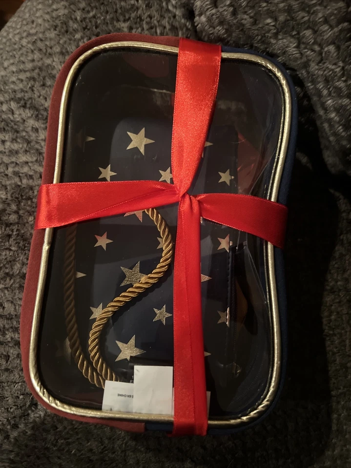 Wonder Woman Cosmetic Bag 3 Piece Gift Set Makeup Case, Zip Wallet & Coin - Image 3 of 3