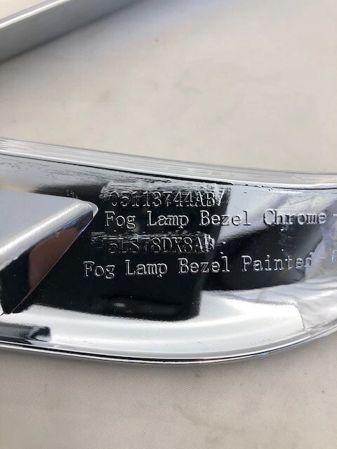 2014-2020 Dodge Durango Front Right Fascia Bezel OEM Mopar 5113744AB Foto 2 de 4