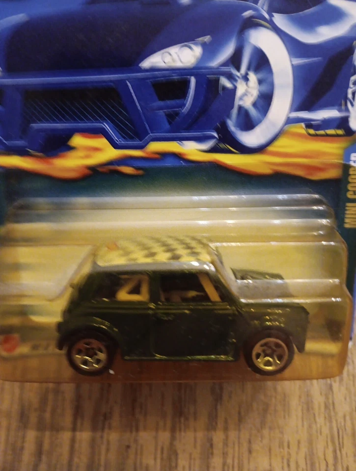 HOT WHEELS MINI COOPER #200 Green 2002 Checker Board Roof 5 Spoke Rims Variation - Image 2 of 4