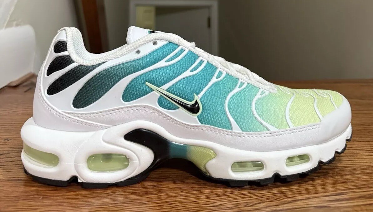 barely volt air max plus tn