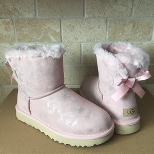 pink uggs