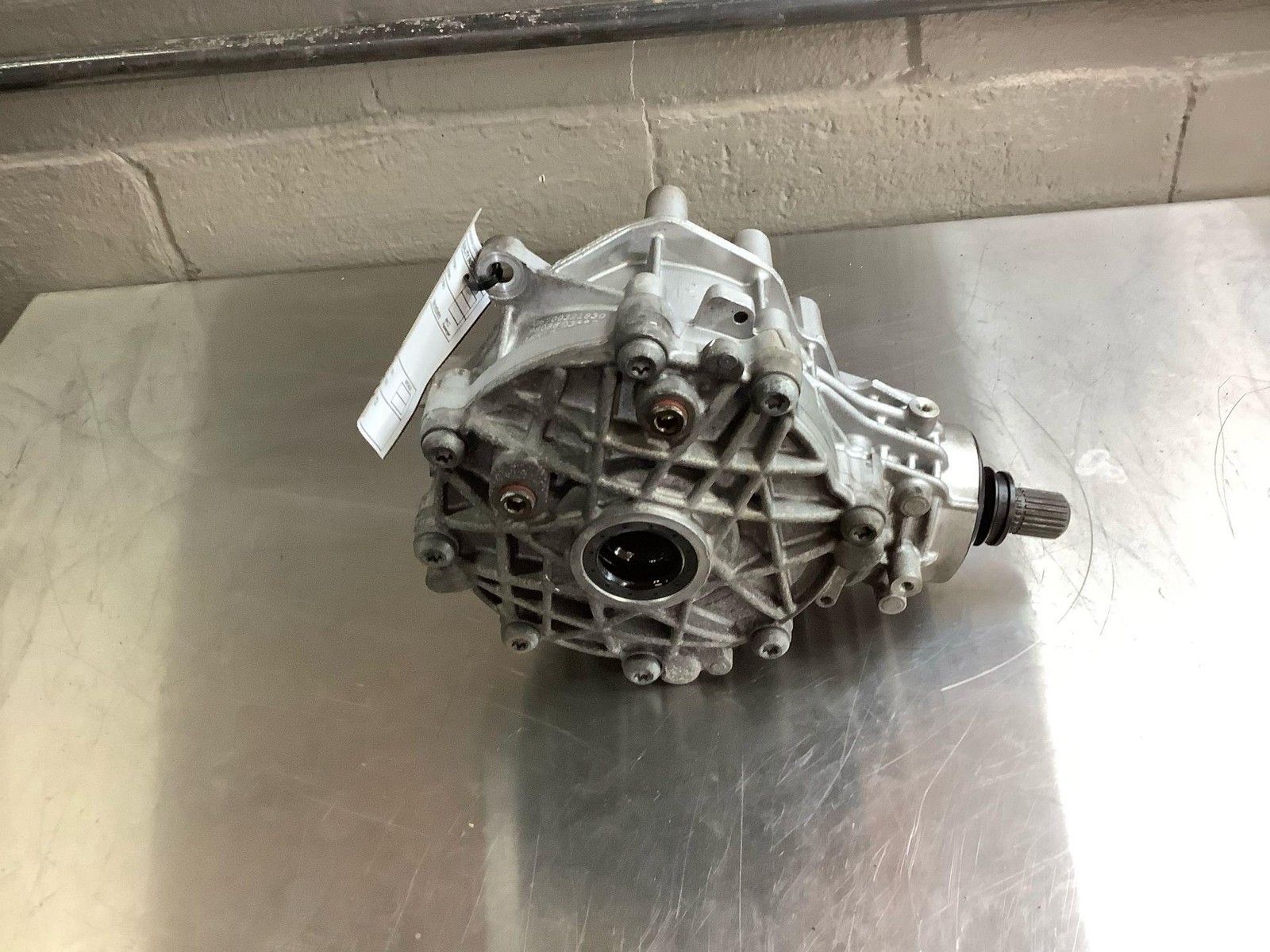 2017-2020 MASERATI LEVANTE 3.0L FRONT DIFFERENTIAL CARRIER 6700321830 OEM