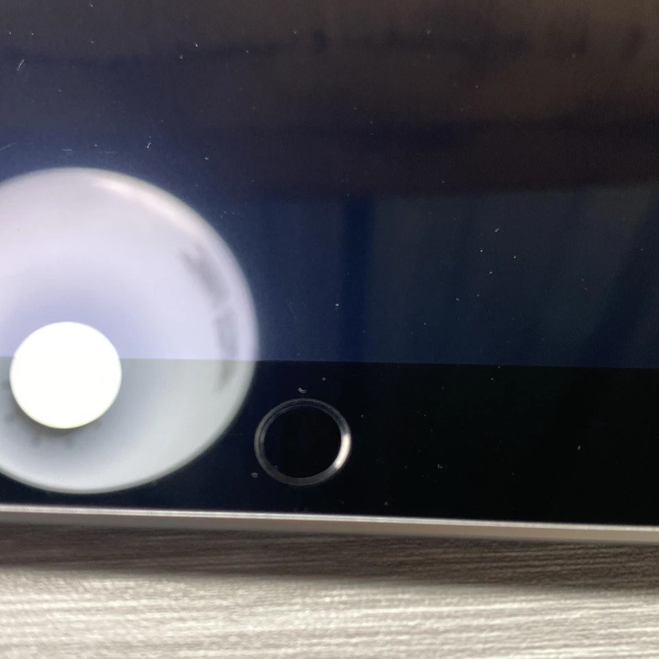 Apple iPad 5ta Generación A1822 9.7" 32GB Wi-Fi - GRIS ESPACIAL *SIN ALIMENTACIÓN* Foto 4 de 4