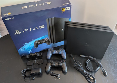 Sony PlayStation 4 Pro 1TB Jet Black - Charging station, 2x controller, 9 games