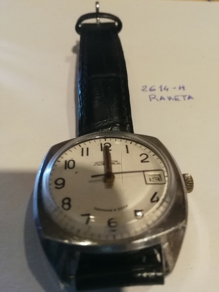 Reloj ruso RAKETA AÑOS 60 Mecánico, movimiento 2614-H funciona y mantiene hora.