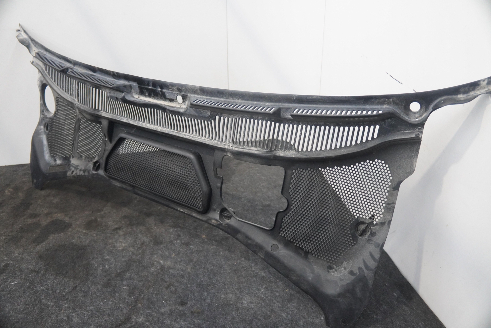 Front Windshield Cowl Grille Cover Trim Panel 3W8819415N Bentley Flying Spur 14