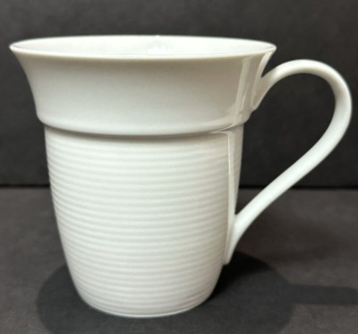 Crate & Barrel Entree-Halo Mug 3 3/4''