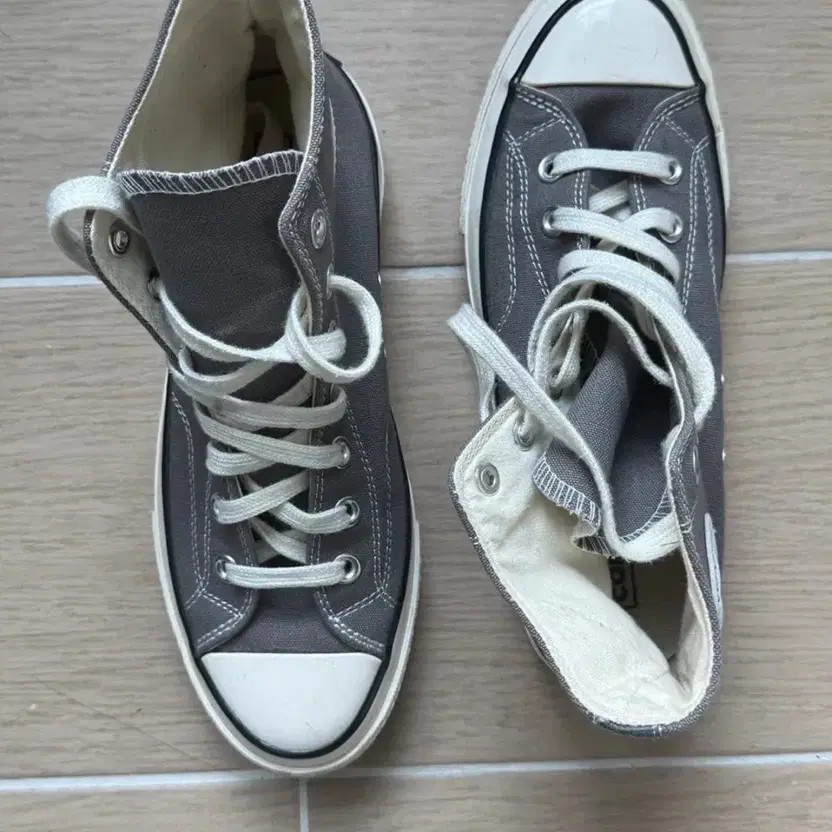 Converse Chuck 70 Gray Sneakers - Pre-Owned, One Wear thumbnail 3