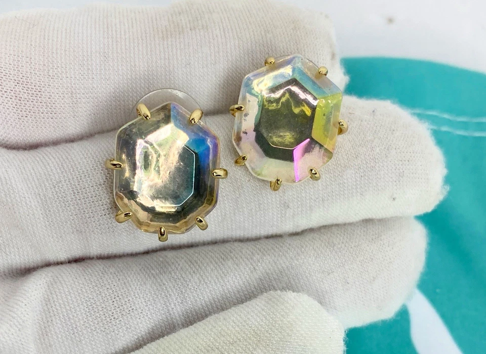 Aretes Kendra Scott Morgan transparentes iridiscentes en marcos dorados retirados Foto 3 de 4