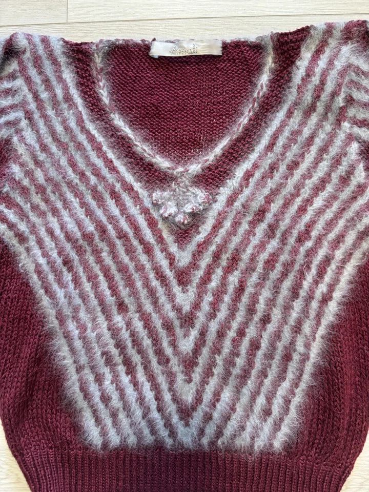 Suéter AMALI Angora para Mujer Pequeño Borgoña Rayas Tejido Manga Abullonada Acogedor Lujo Foto 4 de 4