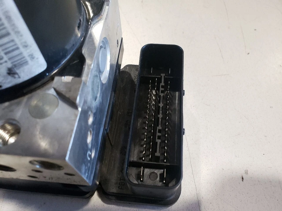 BMW 135i E82 2009 - Sistema de frenos antibloqueo ABS - Se adapta a 09-13 OEM 6790147, 6790146 Foto 2 de 4