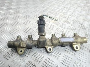 Fiat Marea 2000 Kraftstoffverteiler Einspritzleiste Verteilerrohr 77kW UST63748