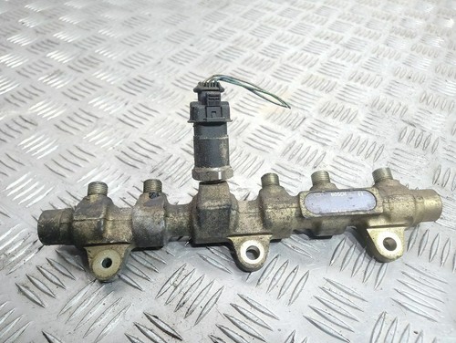 Fiat Marea 2000 Kraftstoffverteiler Einspritzleiste Verteilerrohr 77kW UST63748