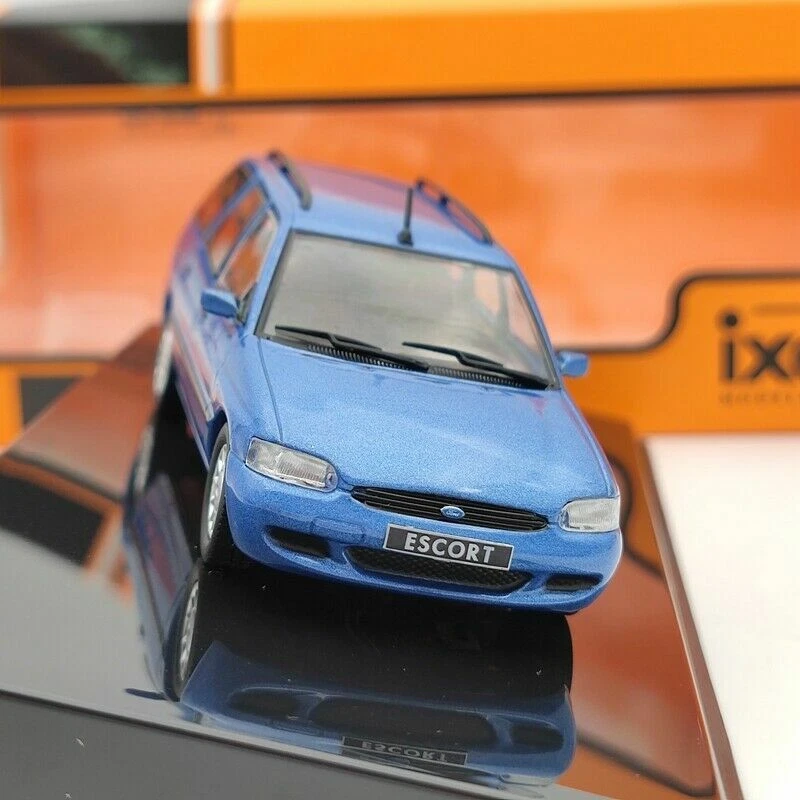 FORD ESCORT MKVII TURNIER CLX 16V 1996 BLUE IXO CLC364N 1/43 BREAK SW METAL LHD - Photo 4/4