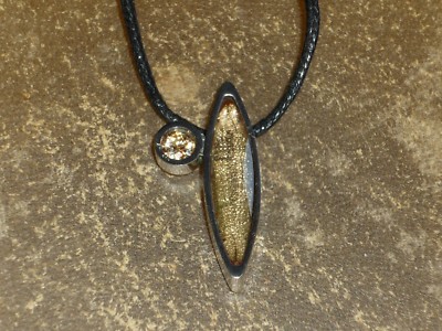 Anhänger Edelstahl mit Steinen und Magneten '' CATEYE'' inkl. Baumwollband NEU 