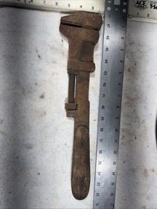 Cm & STP Pipe Wrench Wooden Handle