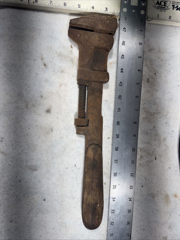 Cm & STP Pipe Wrench Wooden Handle