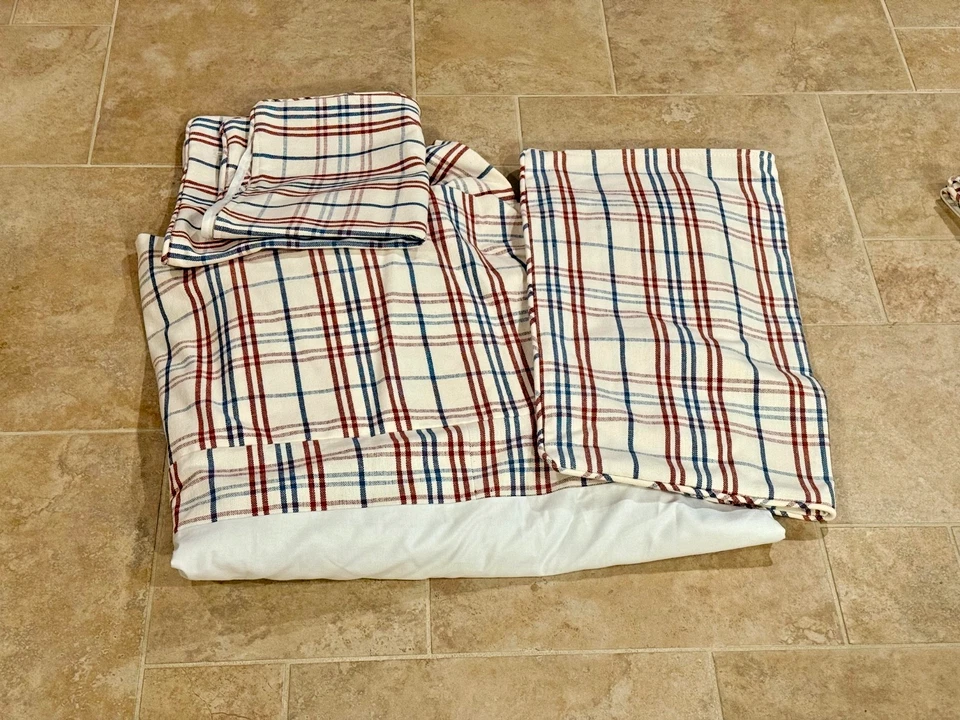 Falda de cama plisada a medida forrada personalizada - Cama tamaño completo y 2 fundas de almohada a juego Foto 3 de 4