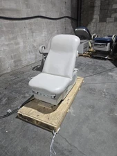 Midmark Ritter 623-008 Barrier Free Power Examination Chair w/ Hand OrFootswitch