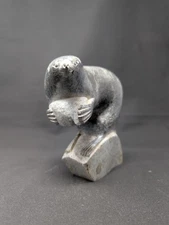 LARGE! 1+kg Inuit Soapstone OTTER Carving Peter Nauja Angiju Povungnituk VINTAGE