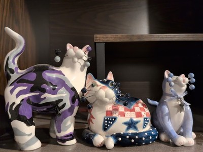 Lacombe Annaco-Three Cats figurines
