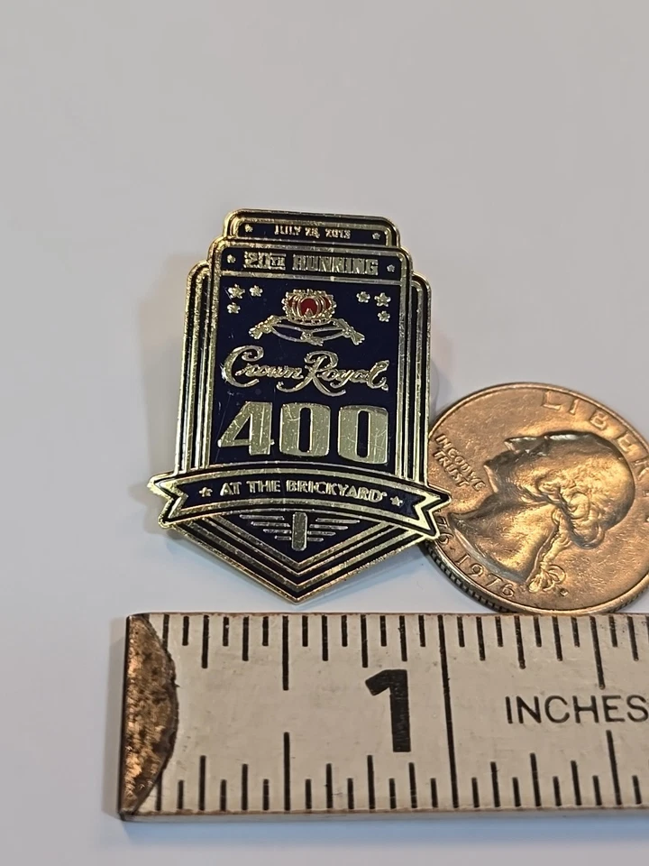 Pin de solapa Crown Royal 400 en el patio 20 en funcionamiento Foto 3 de 4