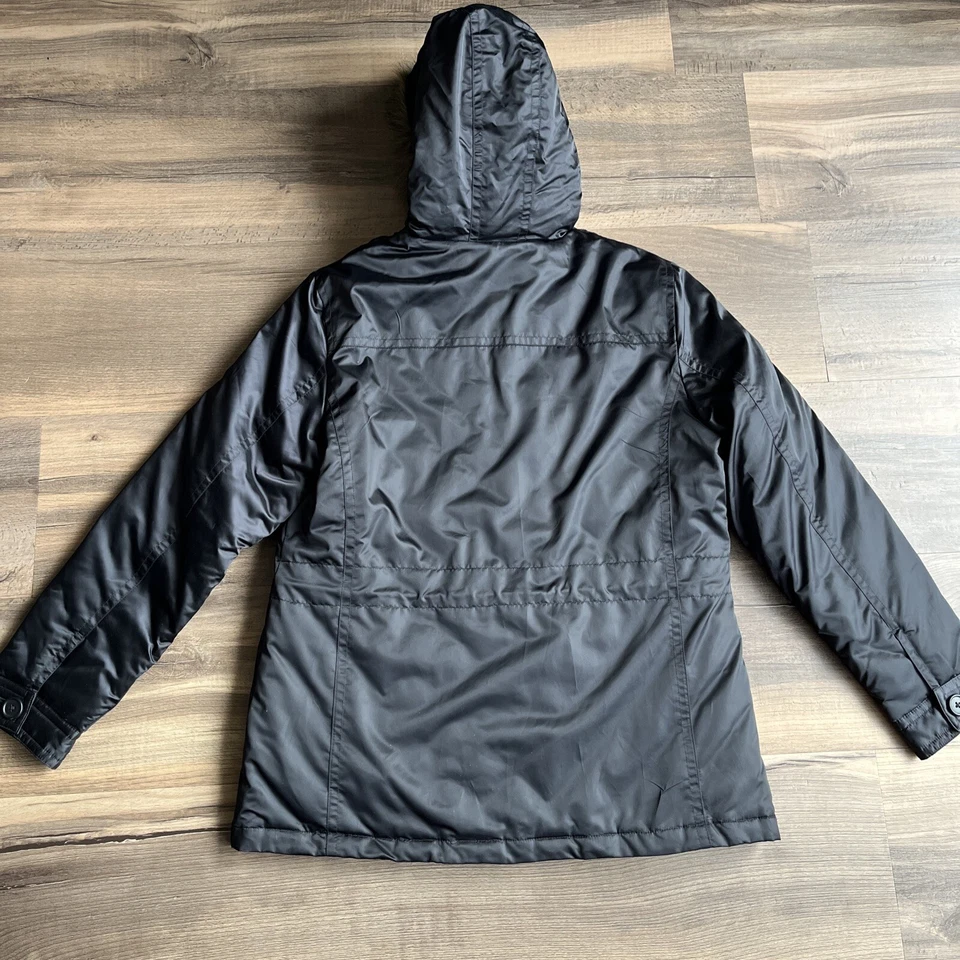 Chaqueta parka de plumón negra grande Gap para niñas Foto 4 de 4