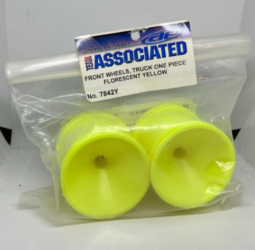 Team Associated 7842Y Front Flo Yellow 2.2" Truck Wheels for RC10T T2 T3 NIP RC - Picture 1 of 1