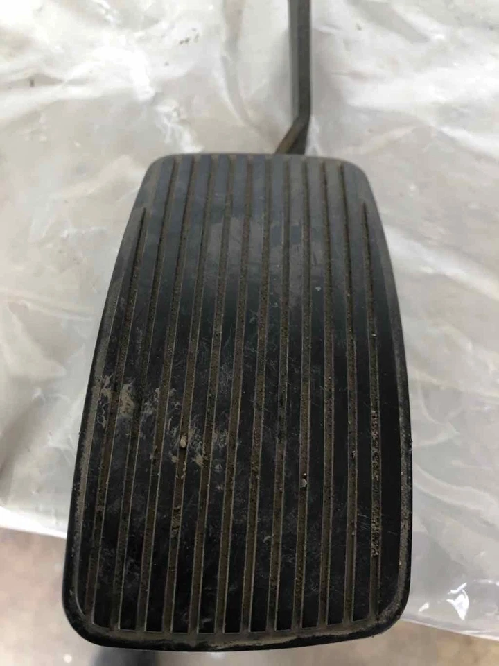 2006 FORD TAURUS Accelerator Floor Throttle Gas Foot Pedal Lever OEM - Image 2 of 4