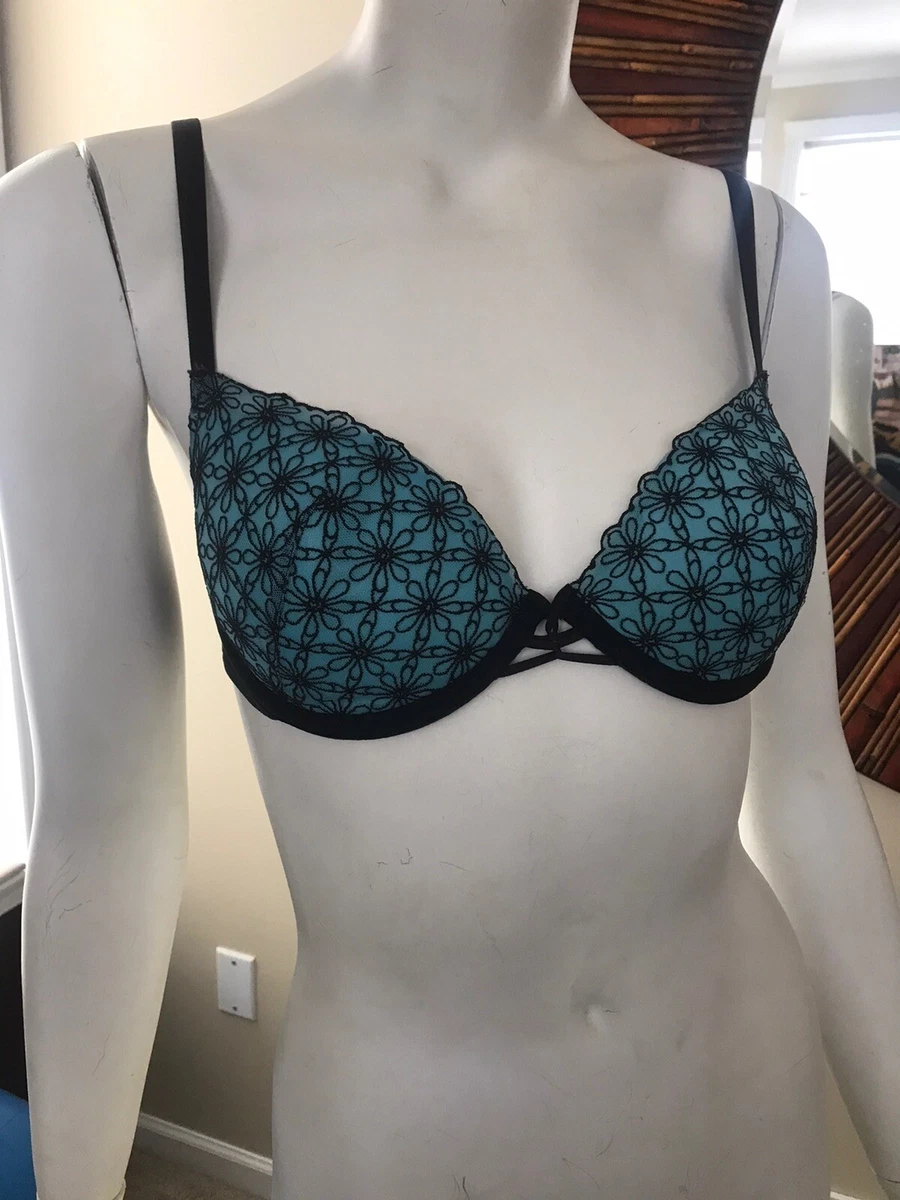 Set Of Two Vassarette Padded Bras Lace Daisy Overlay Black/Blue & White 34D